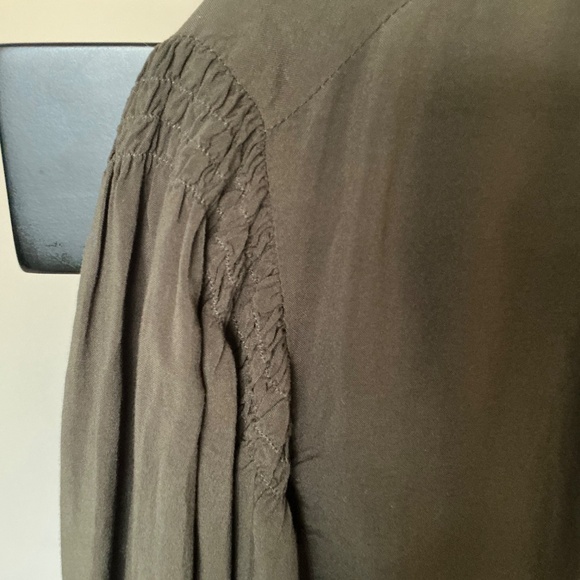 VELVET BY GRAHAM AND SPENCER LAURANN BLOUSE SIZE LARGE - Picture 4 of 5